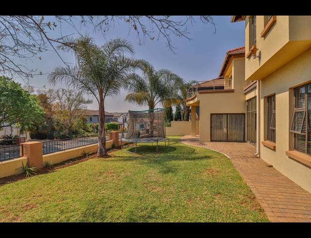 4 BEDROOM HOUSE FOR SALE IN BLUE VALLEY GOLF ESTATE